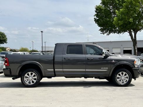 Used 2023 RAM 2500 Limited w/ Towing Technology Group AWD/4WD image 3