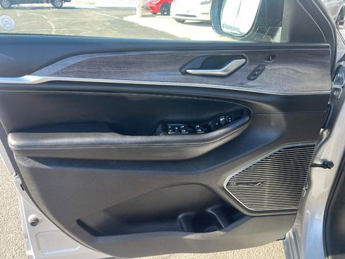 Used 2021 Jeep Grand Cherokee L Overland w/ Luxury Tech Group IV image 30