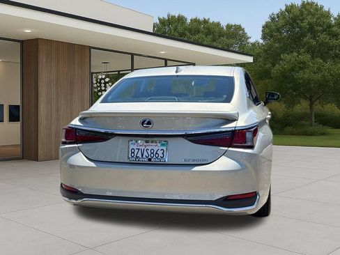 Used 2022 Lexus ES 300h w/ Premium Package FWD image 9
