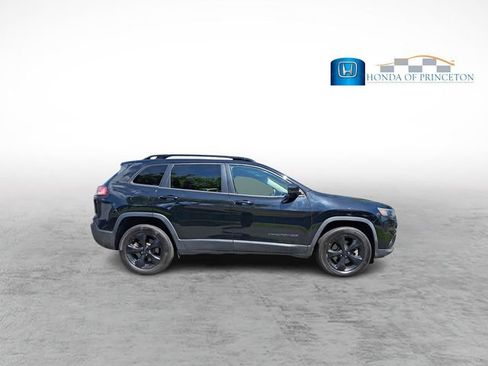 Used 2019 Jeep Cherokee Latitude Plus AWD/4WD image 5