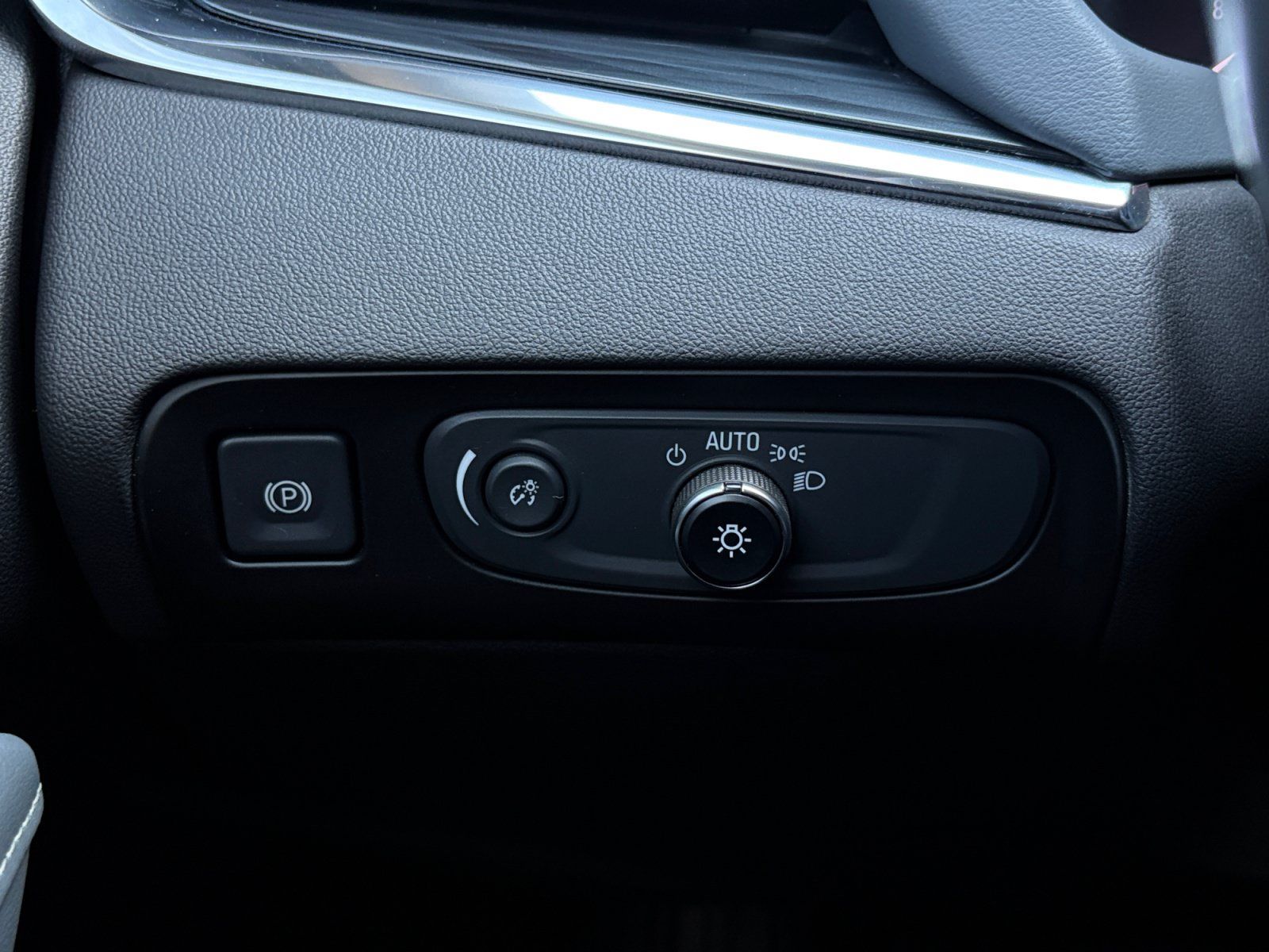 Used 2019 Buick Enclave Essence FWD image 29