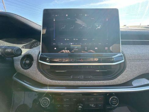 Used 2023 Jeep Compass Latitude w/ Sun and Sound Group image 20