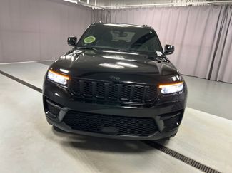 Used 2023 Jeep Grand Cherokee Altitude video 2