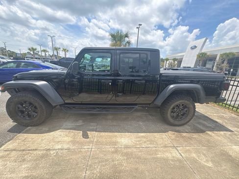 Used 2023 Jeep Gladiator Sport AWD/4WD image 3