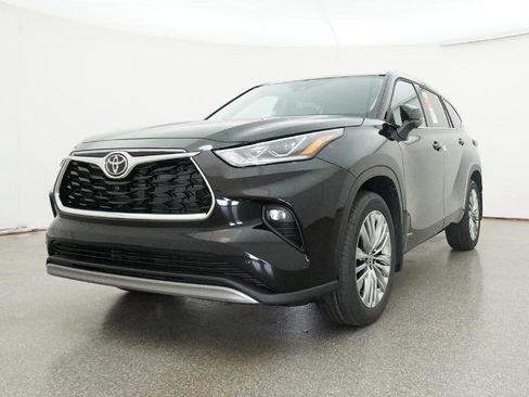 New 2026 Toyota Highlander Platinum AWD/4WD image 12