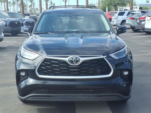 Used 2023 Toyota Highlander LE FWD image 2