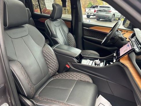 Used 2023 Jeep Grand Cherokee L Summit image 9