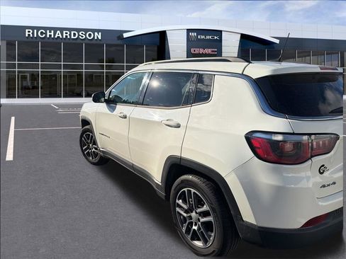 Used 2017 Jeep Compass Latitude w/ Popular Equipment Group image 9