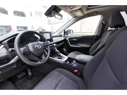 Used 2019 Toyota RAV4 XLE w/ Convenience Package FWD image 30