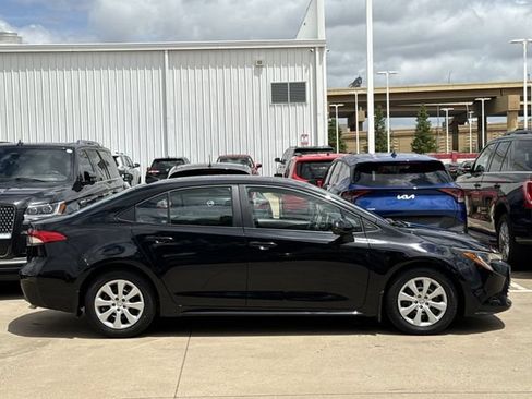 Used 2025 Toyota Corolla LE FWD image 3