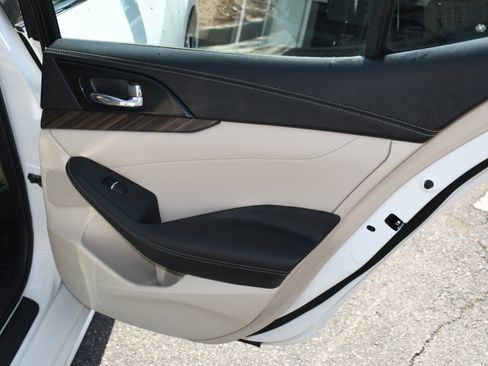 Used 2018 Nissan Maxima Platinum image 21