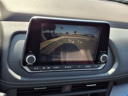 Used 2023 Nissan Rogue SV FWD image 6