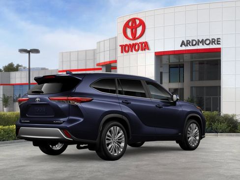 New 2026 Toyota Highlander Platinum image 10