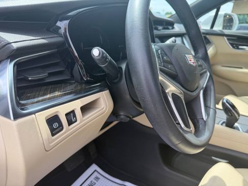 Used 2017 Cadillac XT5 FWD image 24