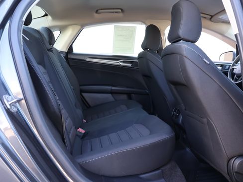 Used 2020 Ford Fusion SE image 19