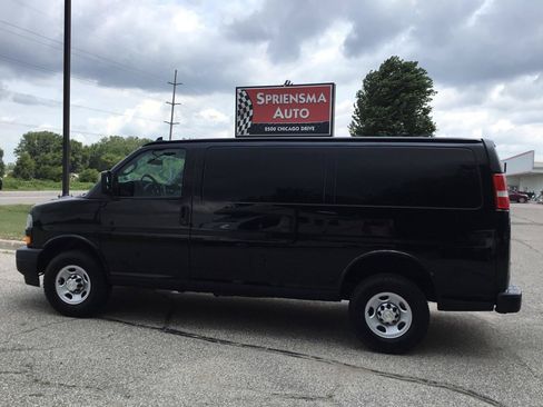 Used 2021 Chevrolet Express 2500 w/ Driver Convenience Package RWD image 10
