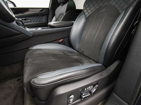 Used 2022 Bentley Bentayga image 53