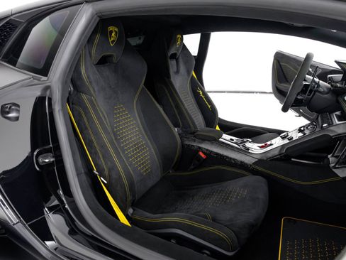 Used 2018 Lamborghini Huracan Performante image 34