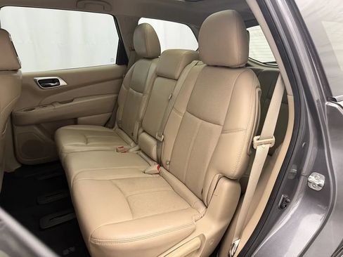 Used 2016 Nissan Pathfinder Platinum w/ Family Entertainment Package FWD image 24