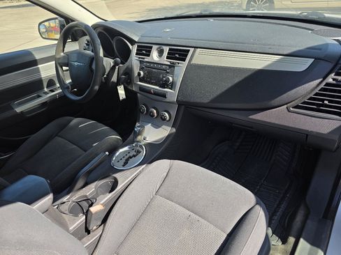 Used 2010 Chrysler Sebring Touring FWD image 12