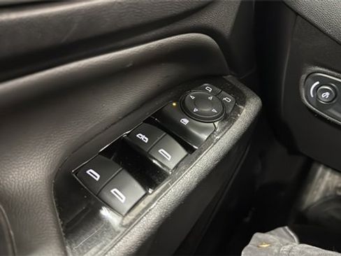 Used 2024 Chevrolet Equinox Premier image 16