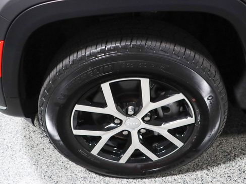 Used 2023 Jeep Grand Cherokee L Limited image 11