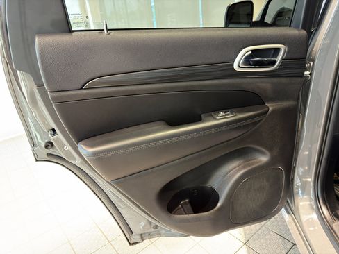 Used 2019 Jeep Grand Cherokee Altitude image 19