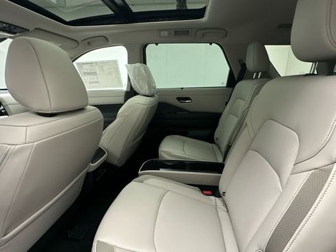 New 2026 Nissan Pathfinder SL w/ SL Premium Package AWD/4WD image 10
