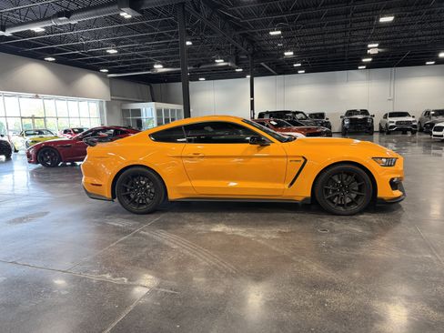 Used 2019 Ford Mustang Shelby GT350 w/ Technology Package RWD image 2