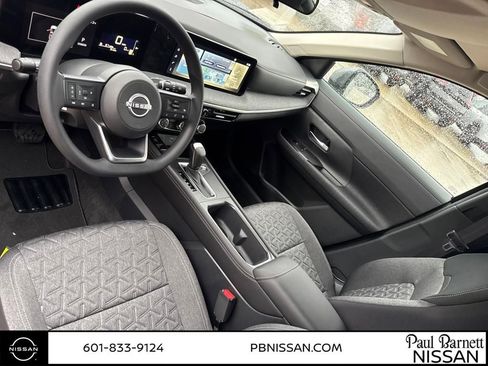 New 2025 Nissan Kicks SV image 14