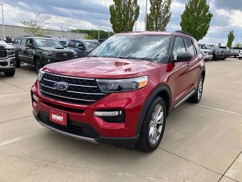 Used 2020 Ford Explorer XLT w/ Equipment Group 202A AWD/4WD image 3
