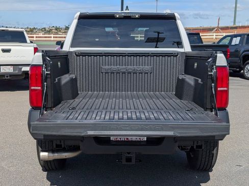 Used 2025 Toyota Tacoma SR image 9