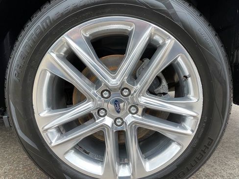 Used 2017 Ford Explorer XLT w/ Equipment Group 202A FWD image 13