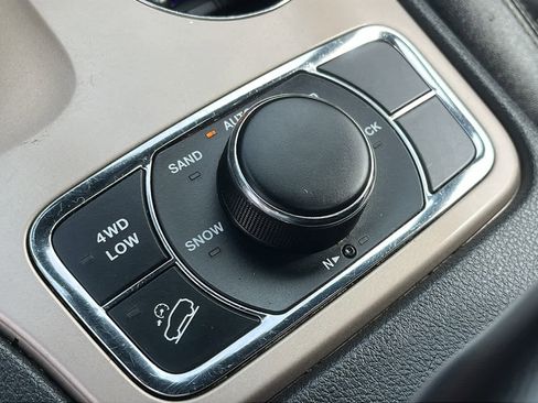 Used 2014 Jeep Grand Cherokee Limited image 23