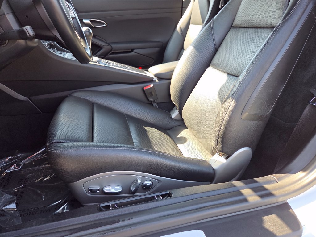 Used 2019 Porsche 718 Boxster RWD image 34