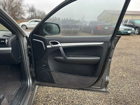 Used 2008 Porsche Cayenne Turbo image 18