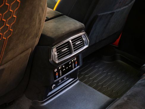 Used 2024 Lamborghini Urus Performante image 34