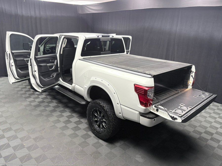 Used 2018 Nissan Titan XD 4x4 Crew Cab SV w/ SV Convenience Package image 19