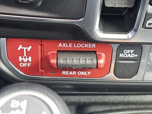 Used 2025 Jeep Gladiator Mojave w/ Convenience Group AWD/4WD image 11