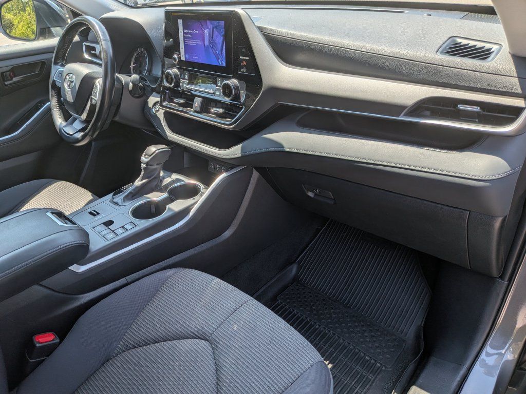 Used 2023 Toyota Highlander LE FWD image 30
