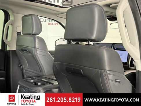 Used 2025 Ford Expedition Active image 19