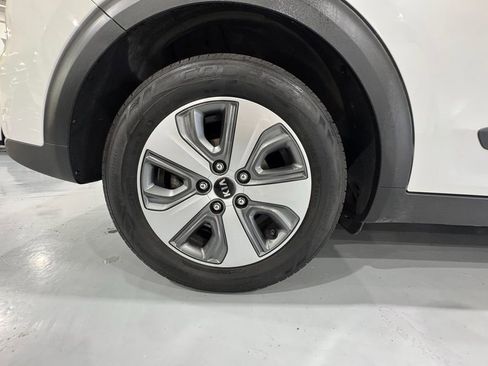 Used 2019 Kia Niro LX image 41