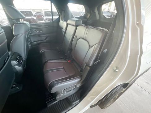 Used 2025 Honda Pilot Black Edition image 26