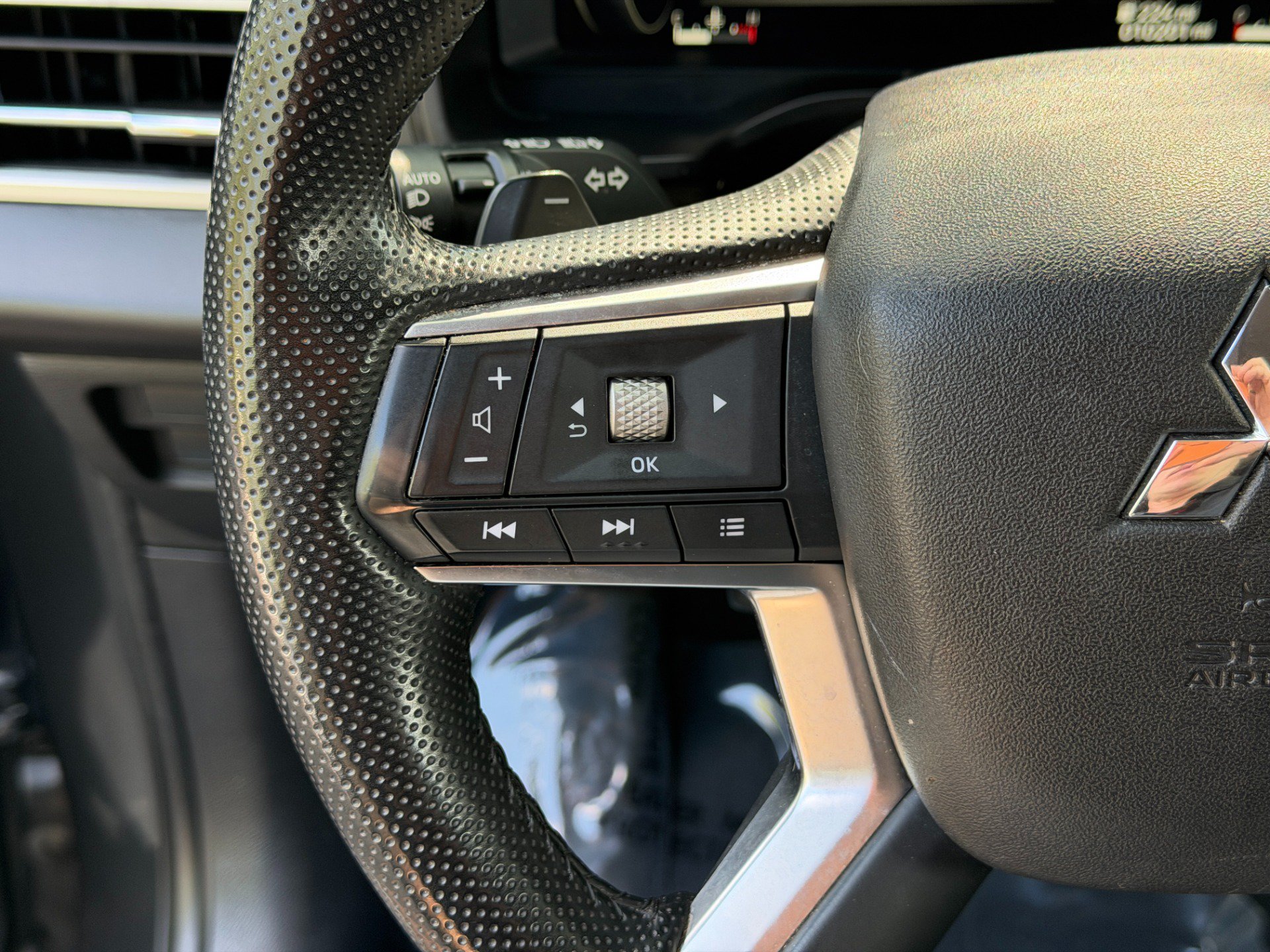 Used 2025 Mitsubishi Outlander SE FWD image 36