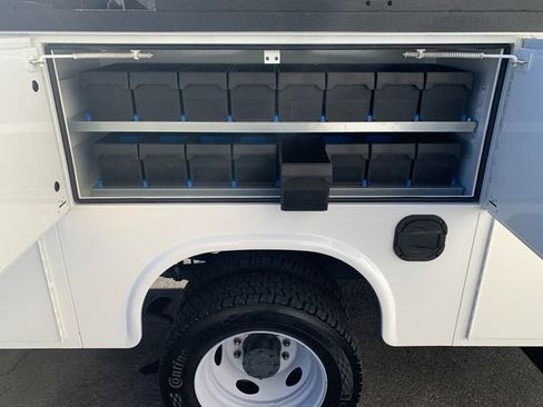 Used 2024 Ford F550 4x4 Regular Cab Super Duty image 13