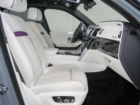 Used 2022 Rolls-Royce Cullinan w/ Dark Exterior Package AWD/4WD image 29