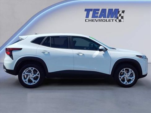 Certified 2026 Chevrolet Trax LS w/ LS Convenience Package FWD image 4
