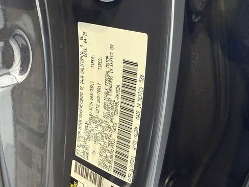 Certified 2025 Toyota Tacoma TRD Off-Road image 34