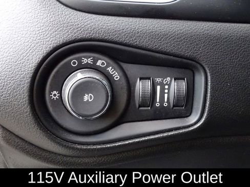 Used 2021 Jeep Renegade Latitude w/ Convenience Group image 18