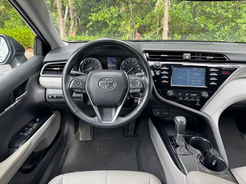 Used 2019 Toyota Camry SE w/ Carpet Mat Package FWD image 18